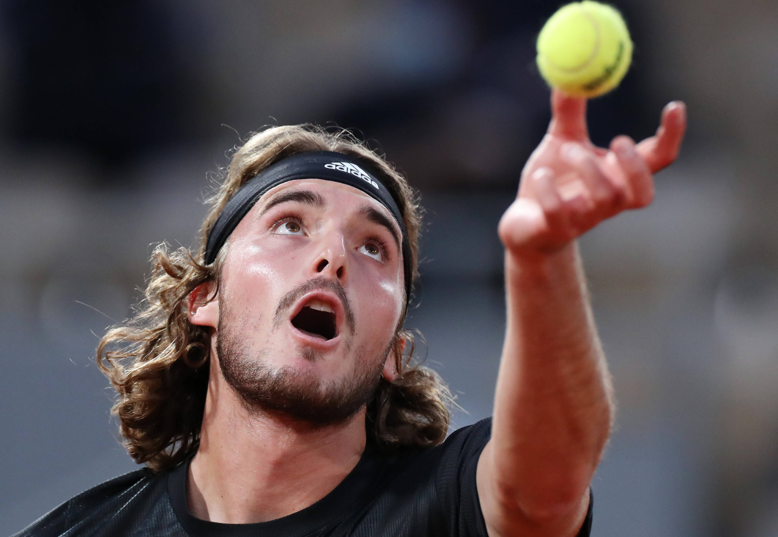 西班牙网球队翻盘世界网球队，西西帕斯绝境逆转的简单介绍