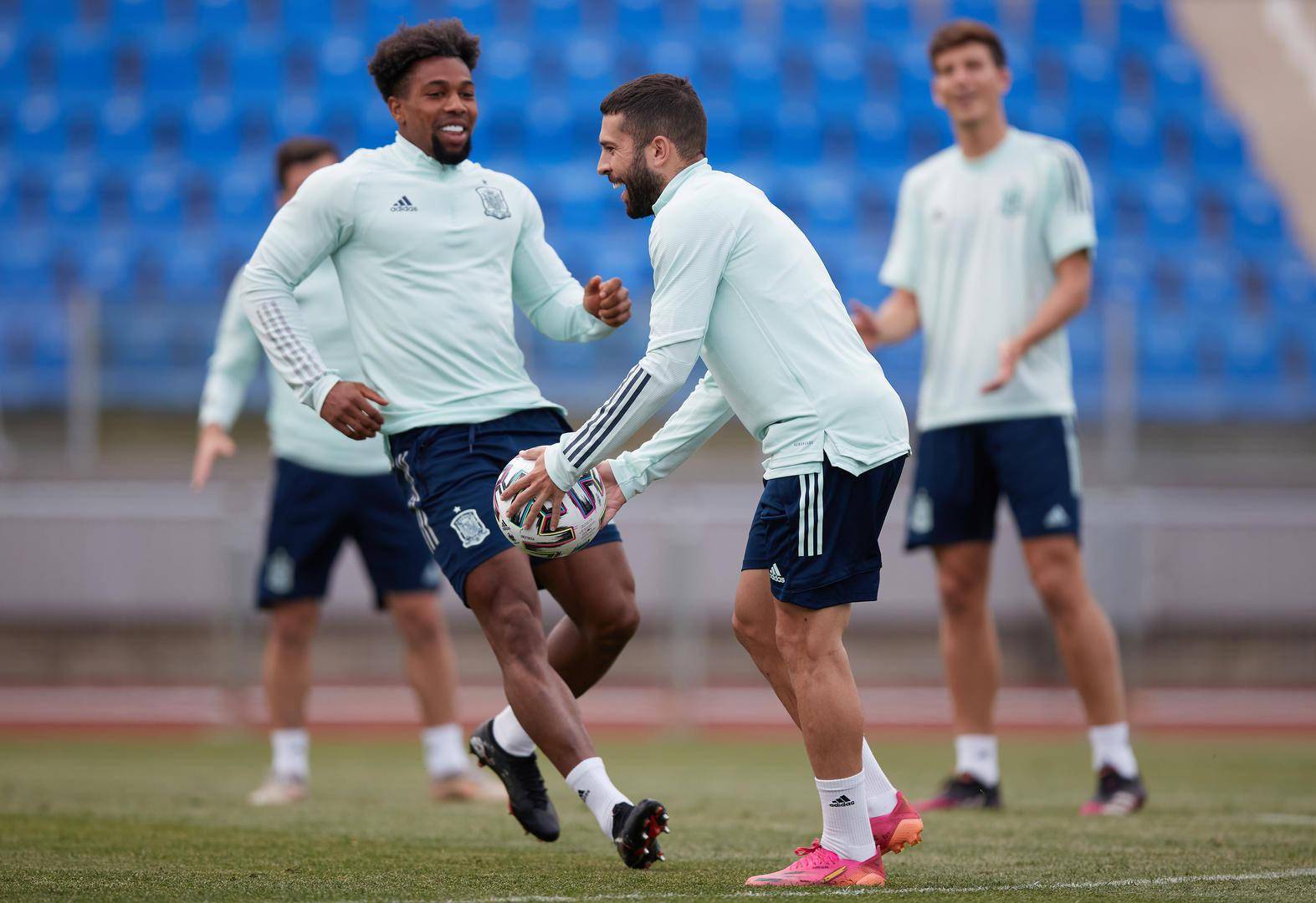 蓝铁砧球员加强防守,成功力挫对手的简单介绍 蓝铁砧球员加强防守,成功力挫对手的简单介绍