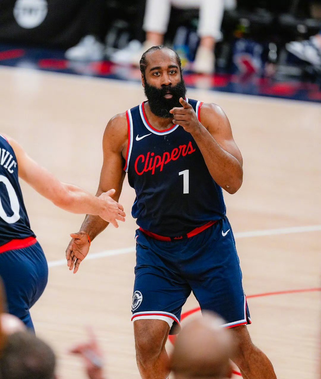 快船惊险取胜掘金,停止连败势头的简单介绍 快船惊险取胜掘金,停止连败势头的简单介绍