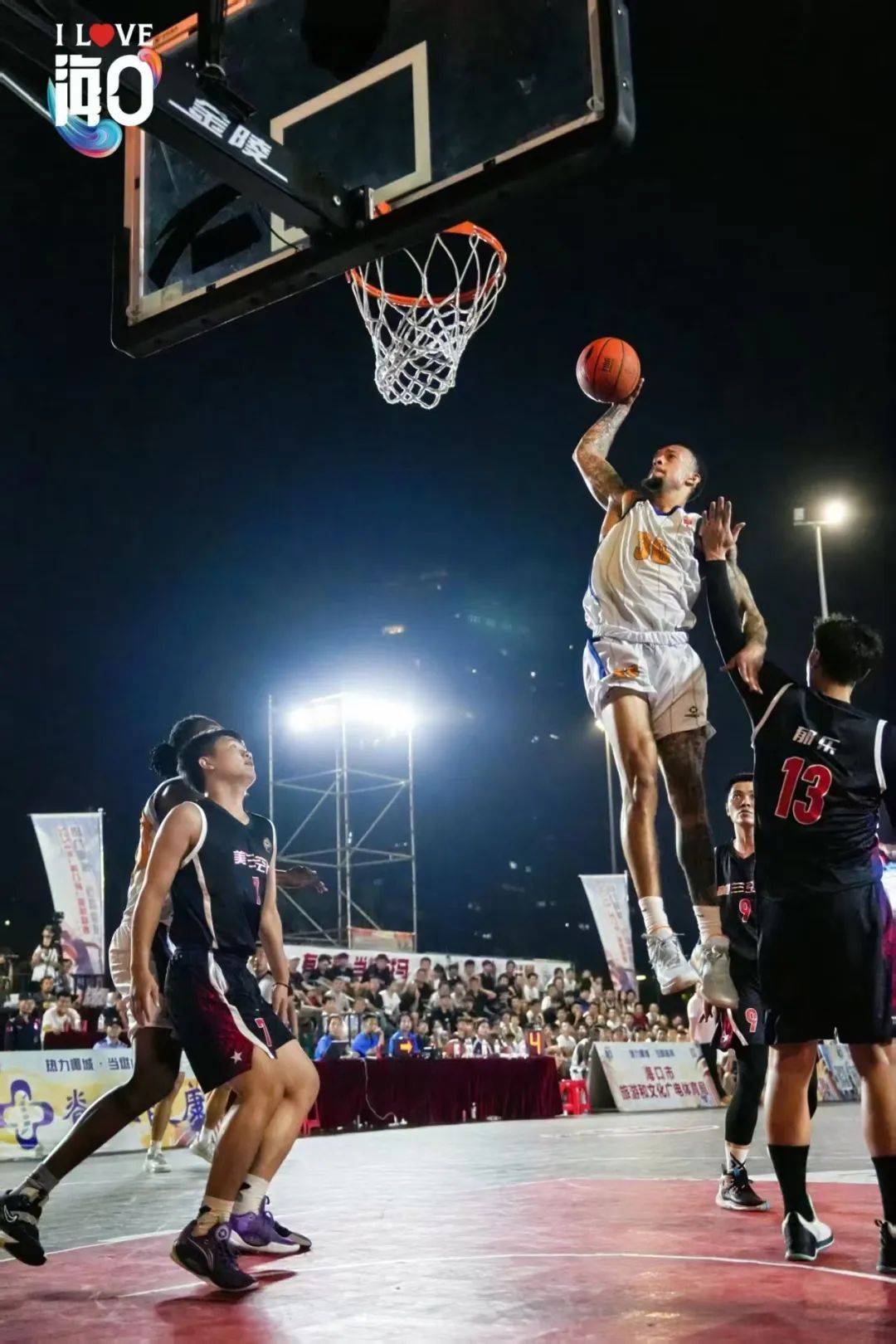 体育赛事热血激燃，篮球比赛场场高潮迭起的简单介绍