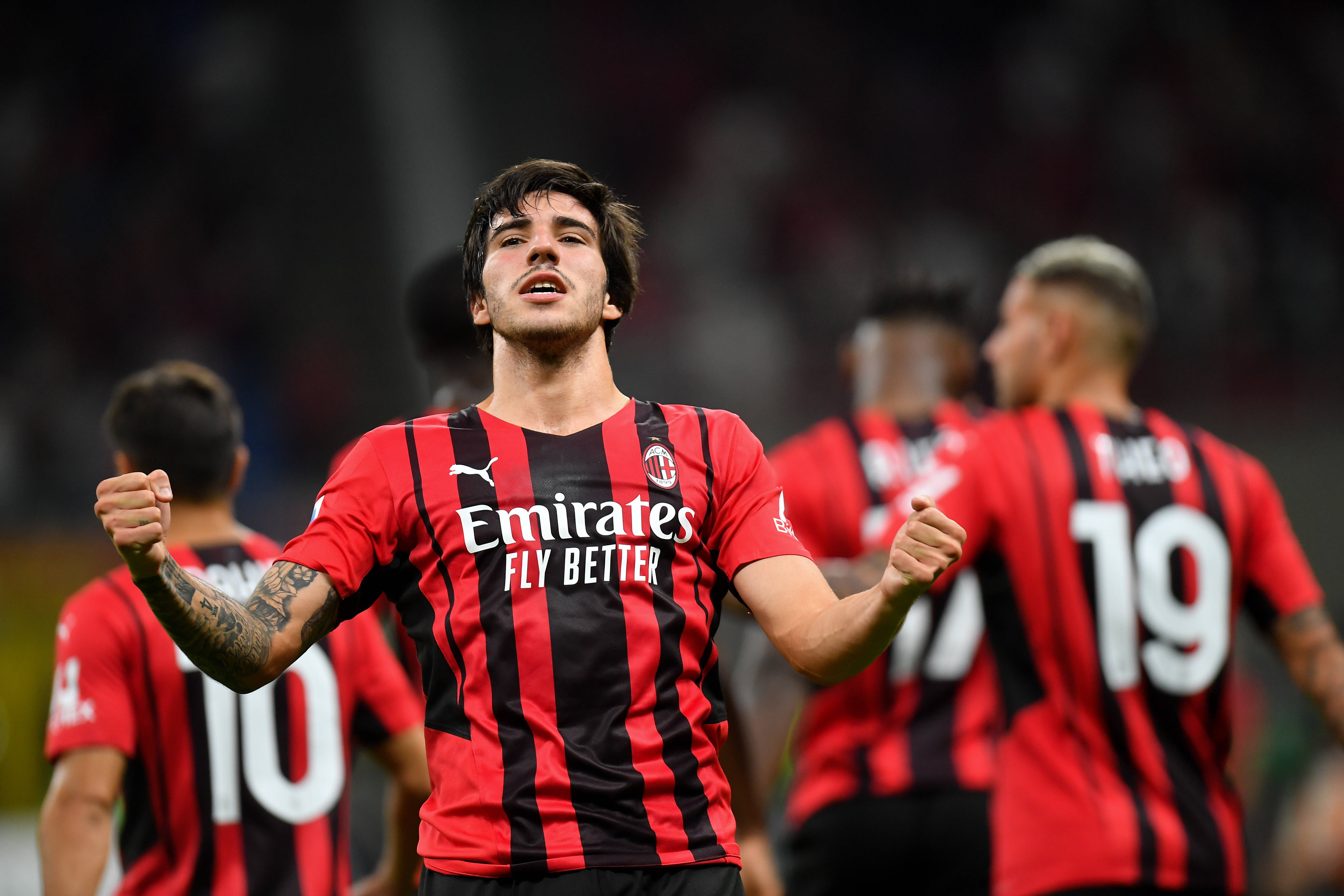 AC米兰再度取胜，继续领跑积分榜的简单介绍