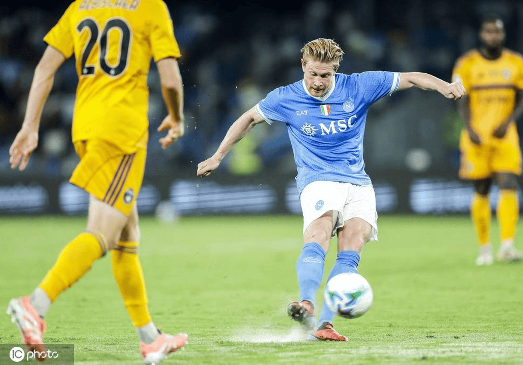 那不勒斯迎来胜利，领跑意大利联赛的简单介绍