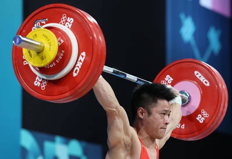 奥裔美国选手再夺金牌，举重比赛喜获成功的简单介绍