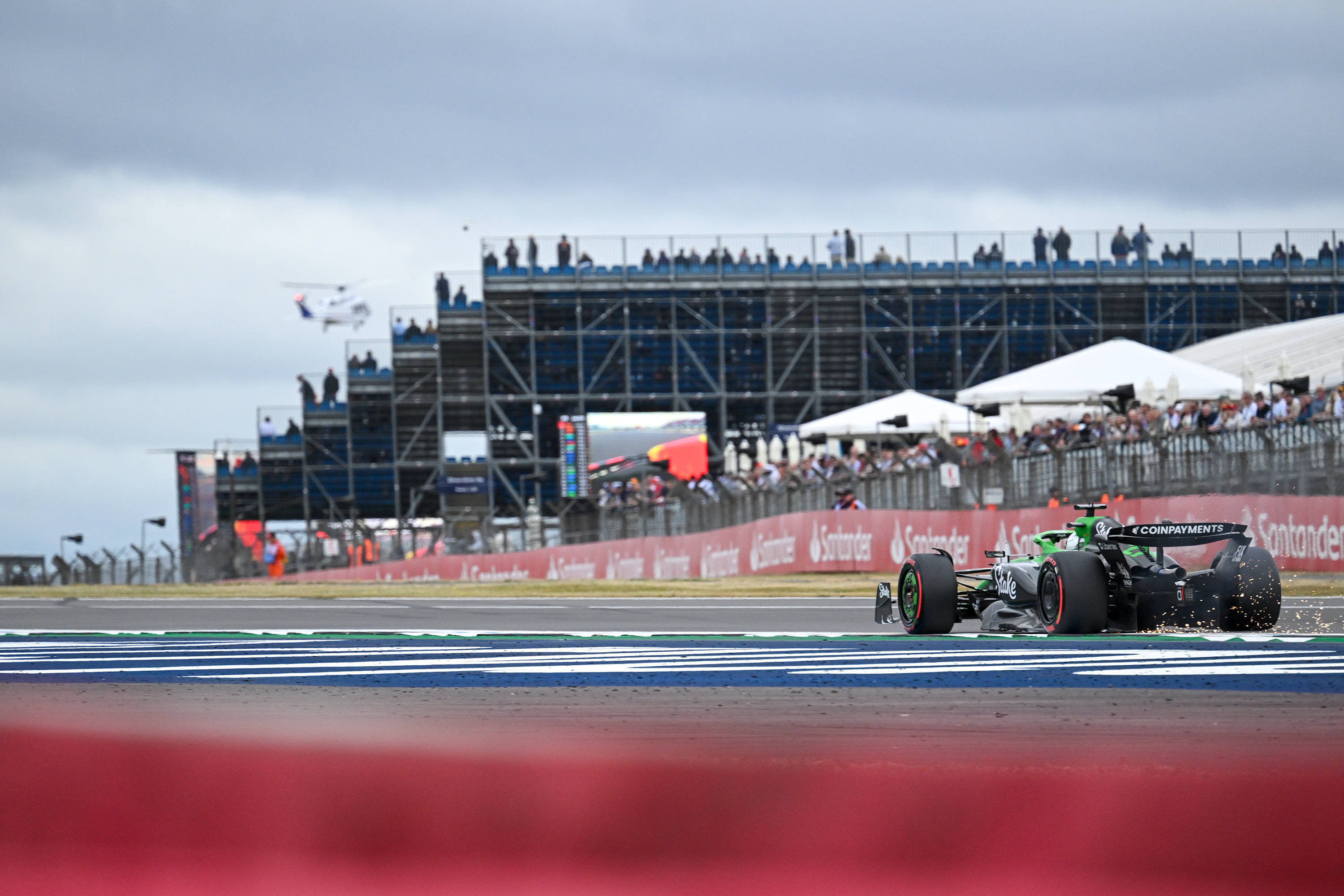 关于阿斯顿马丁翻盘索伯车队，皮亚斯特里刷新纪录的信息