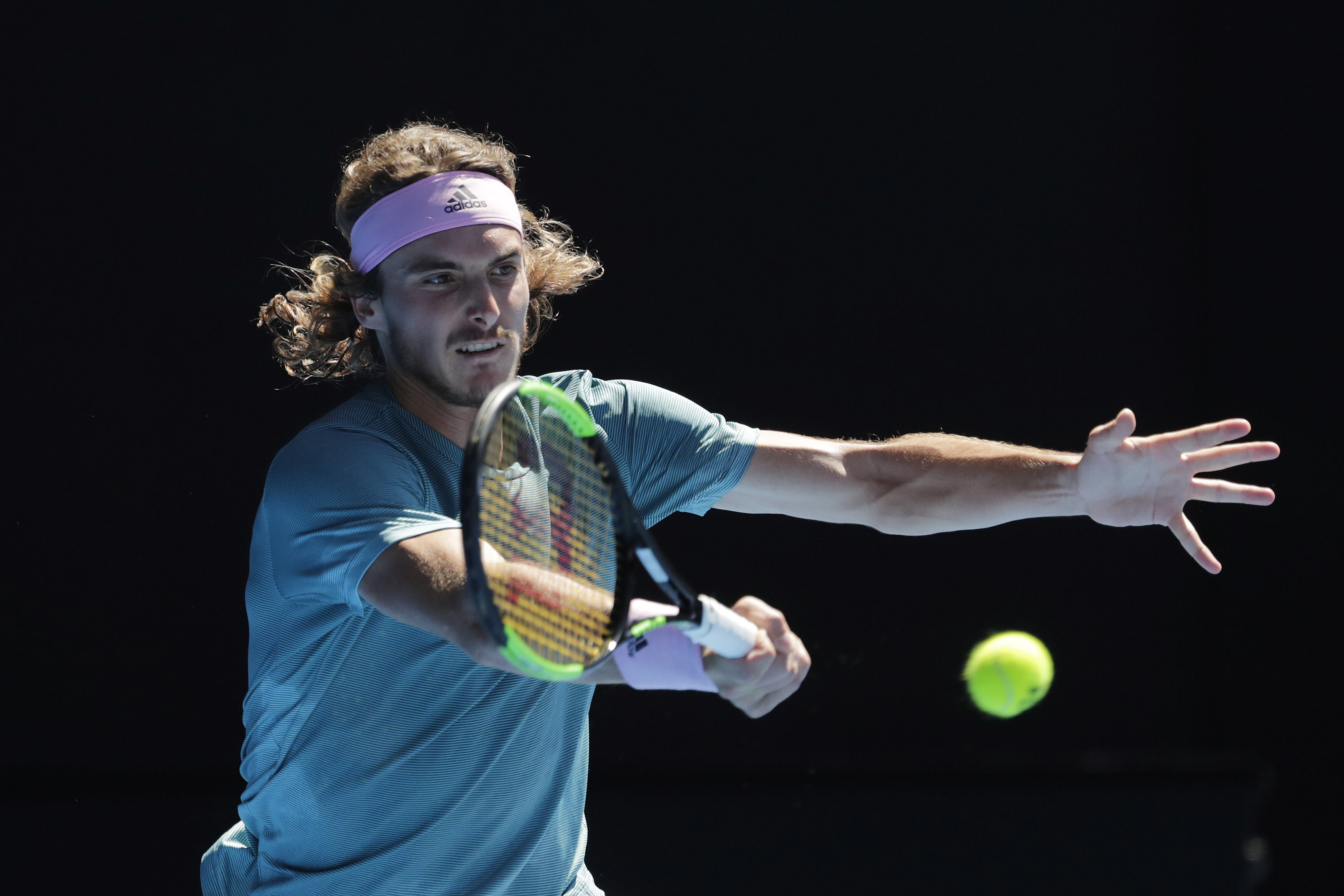 日本网球队碾压德国网球队，西西帕斯爆发神勇的简单介绍