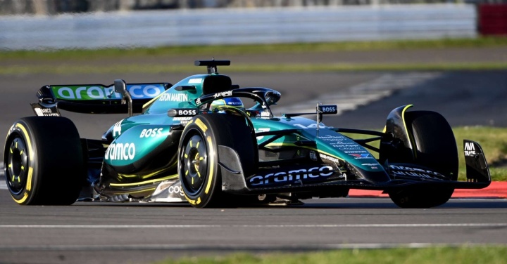 哈斯车队鏖战阿斯顿马丁，汉密尔顿点燃赛场的简单介绍