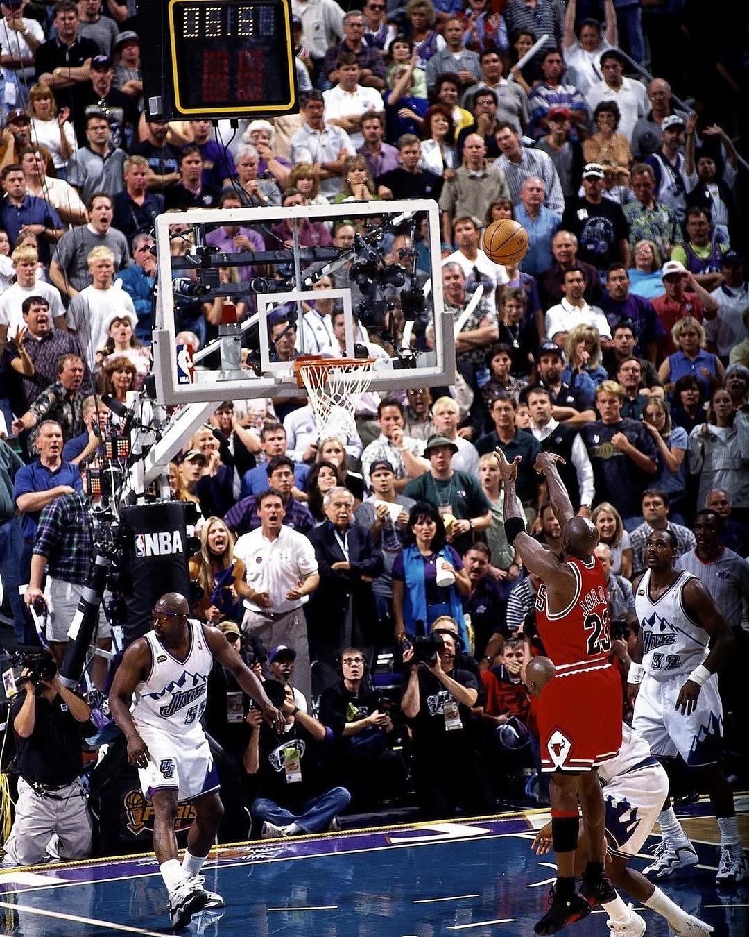 关于猛龙险胜公牛,拉文统治全场的信息 关于猛龙险胜公牛,拉文统治全场的信息