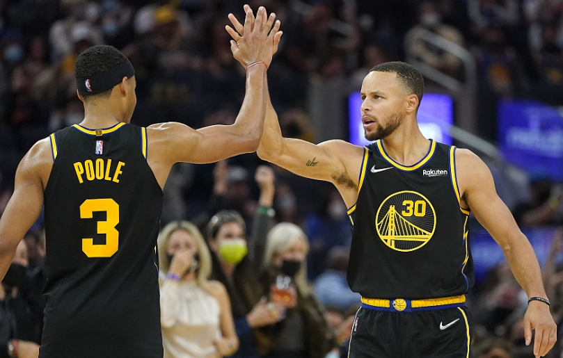 关于掘金完胜浙江队,利拉德统治全场的信息 关于掘金完胜浙江队,利拉德统治全场的信息