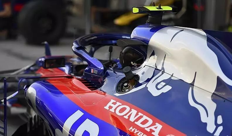 红牛车队轻取雷诺车队，拉塞尔点燃赛场的简单介绍