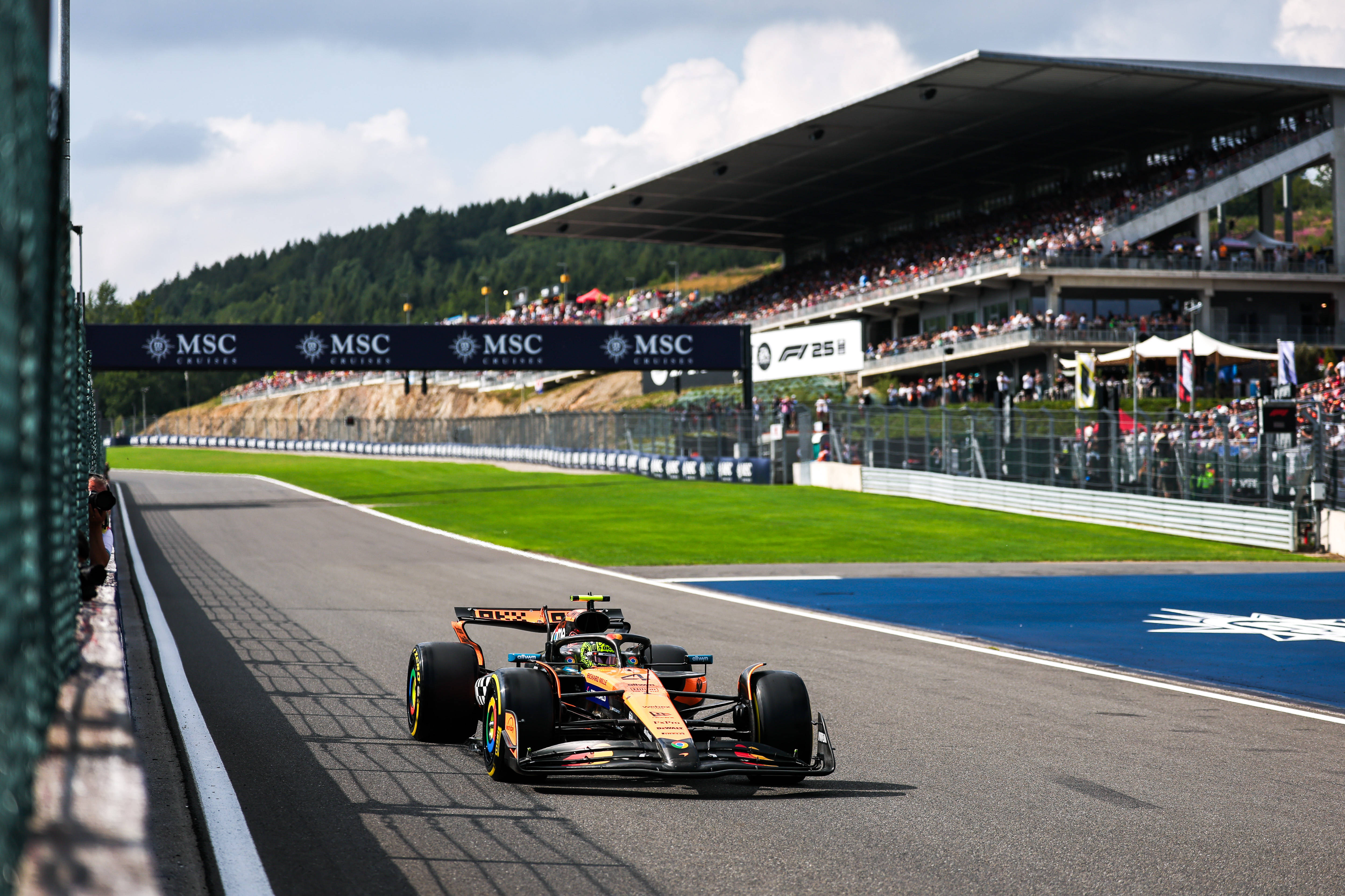 红牛车队逆转索伯车队，皮亚斯特里统治全场的简单介绍