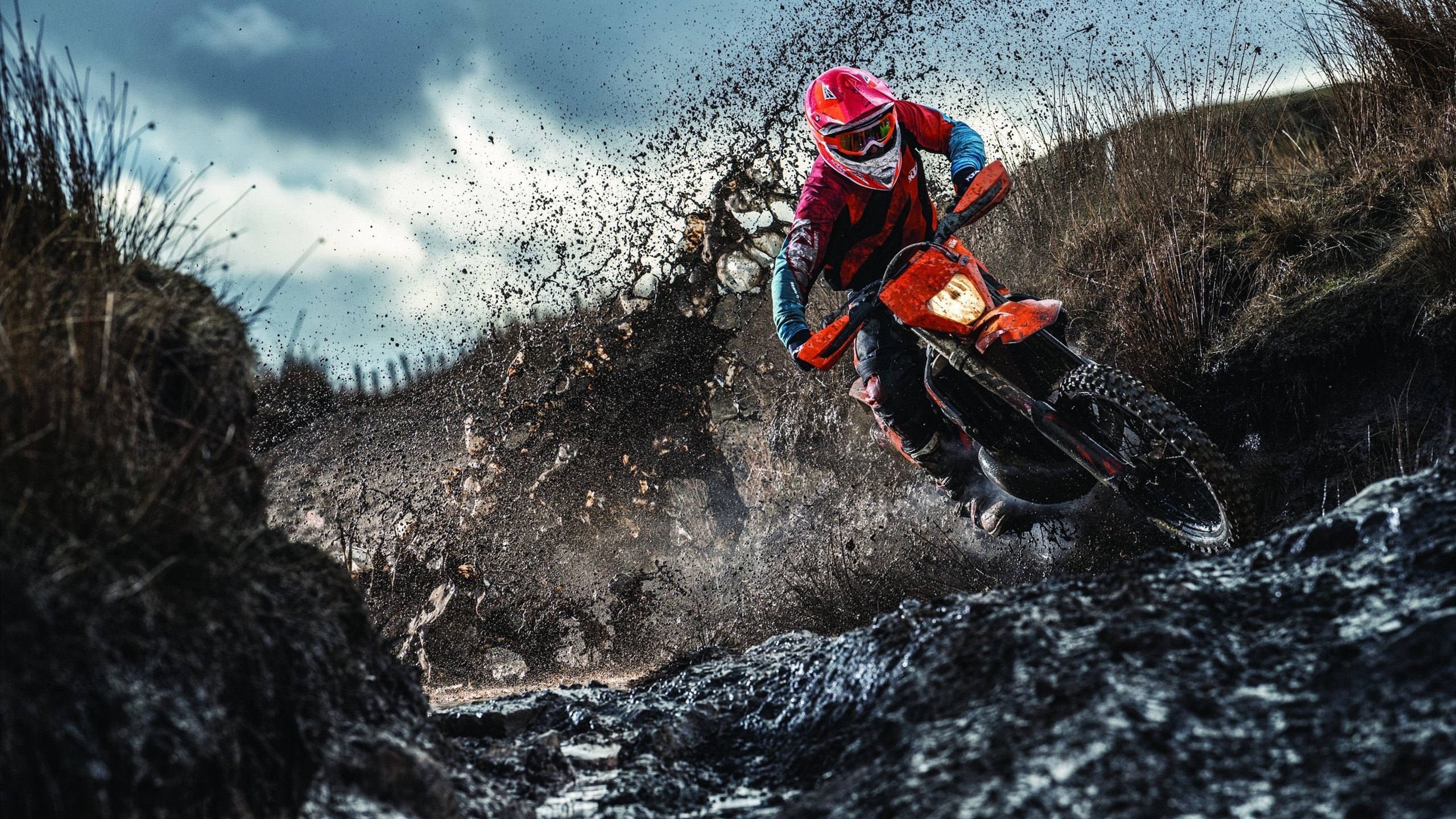 绿茵场上的双重奏鸣，波兰铁骑力克乌拉圭，若日尼奥于国家德比谱写中场诗篇