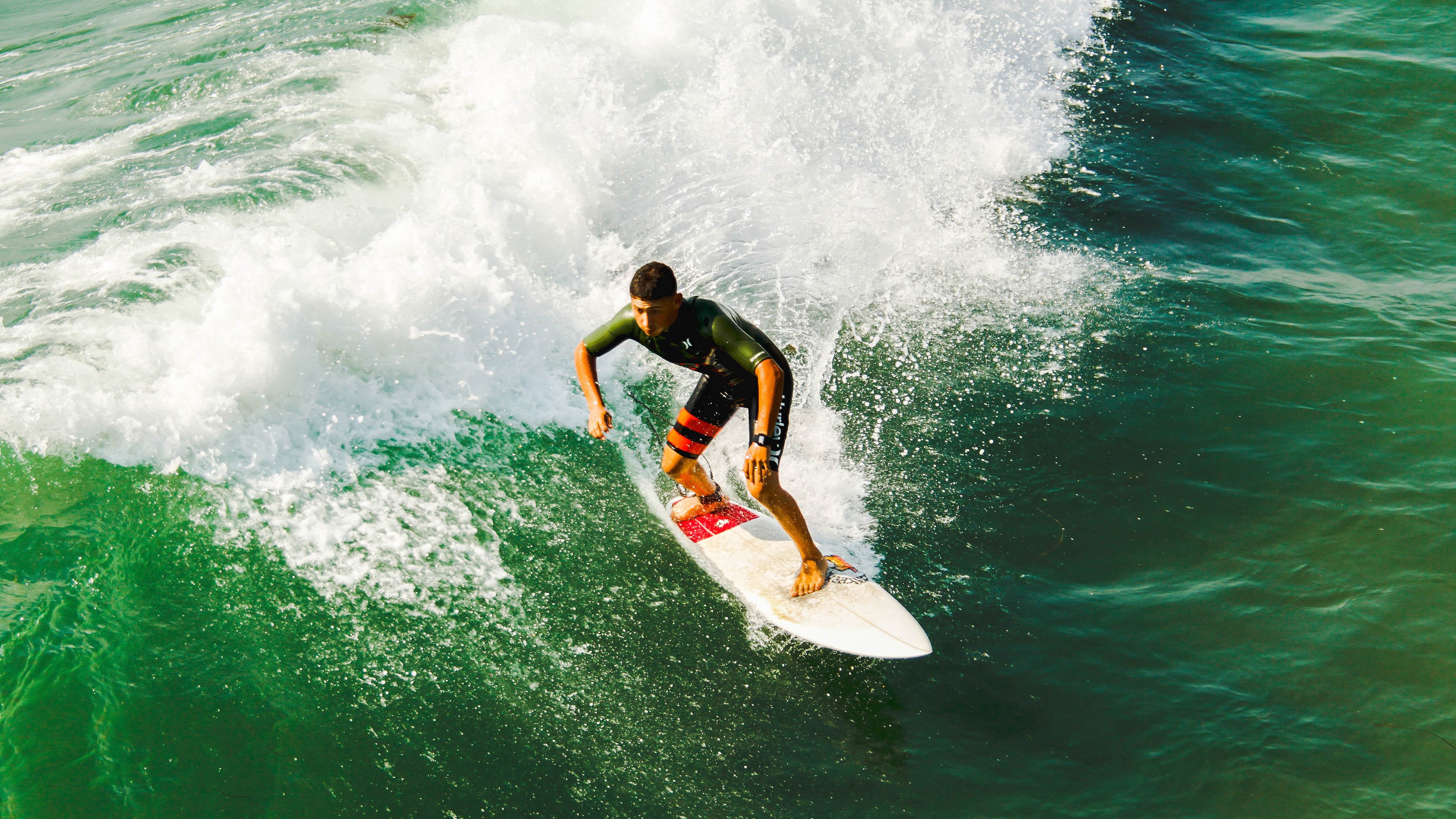 从赛道到绿茵场，当F1引擎轰鸣遇见非洲雄狮的加时怒吼