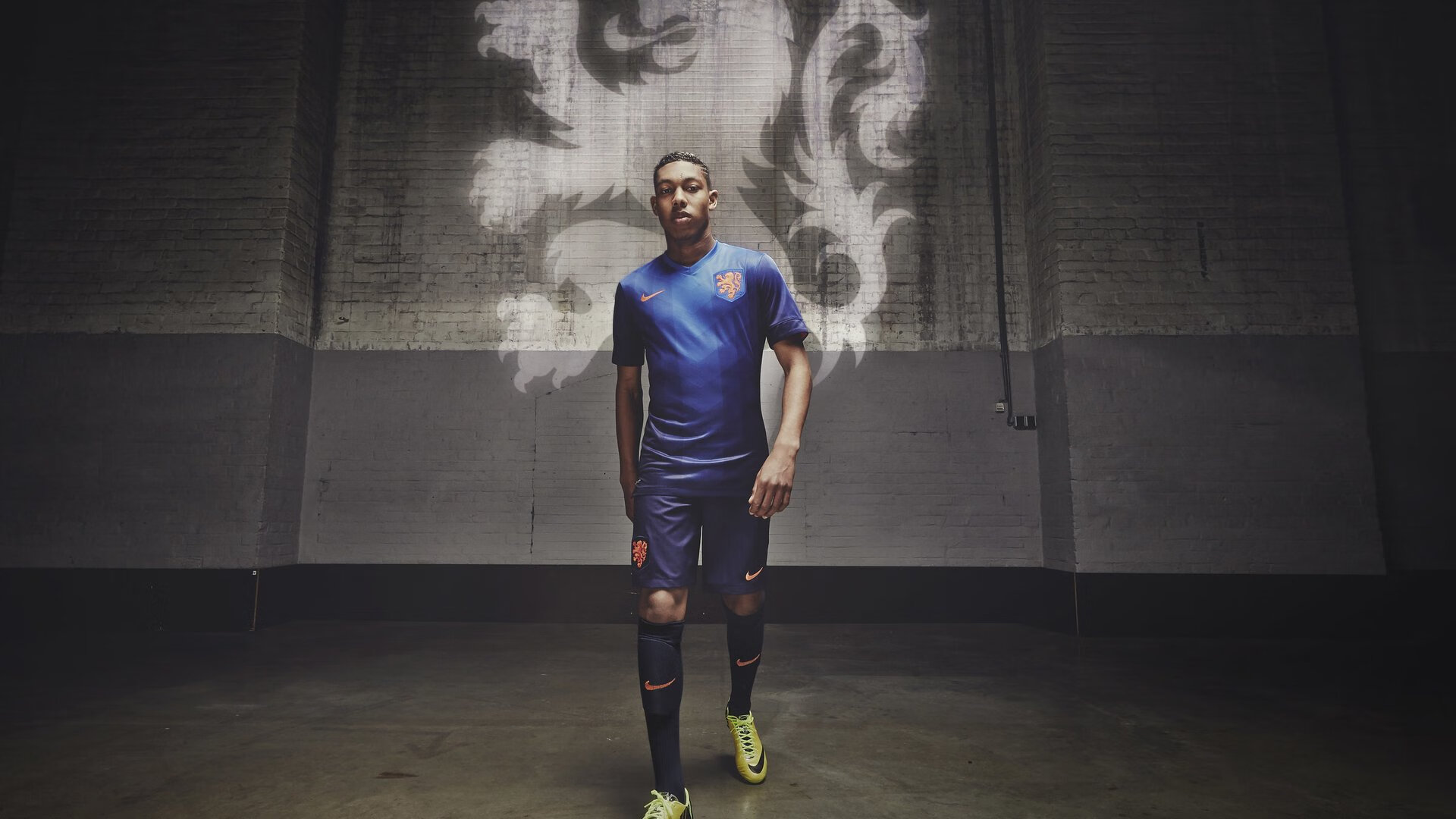 安赛龙独木成林，马来西亚队轻取泰国队背后的团队与个人辩证法